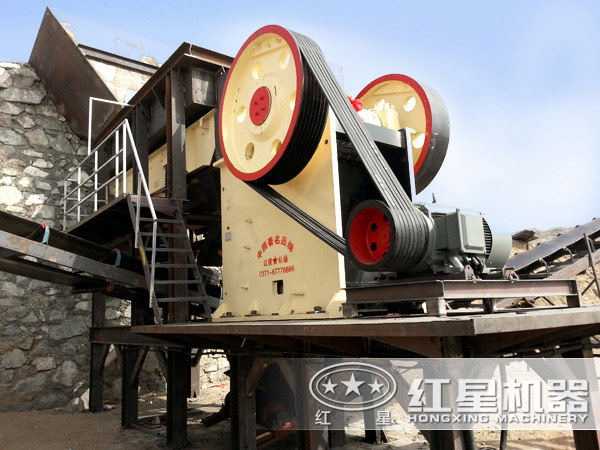 颚式粉碎机现场图 颚式粉碎机现场图