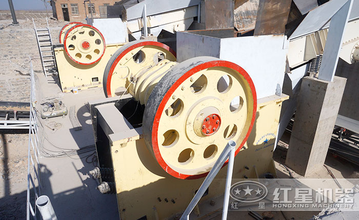 山东泰安青石破碎现场