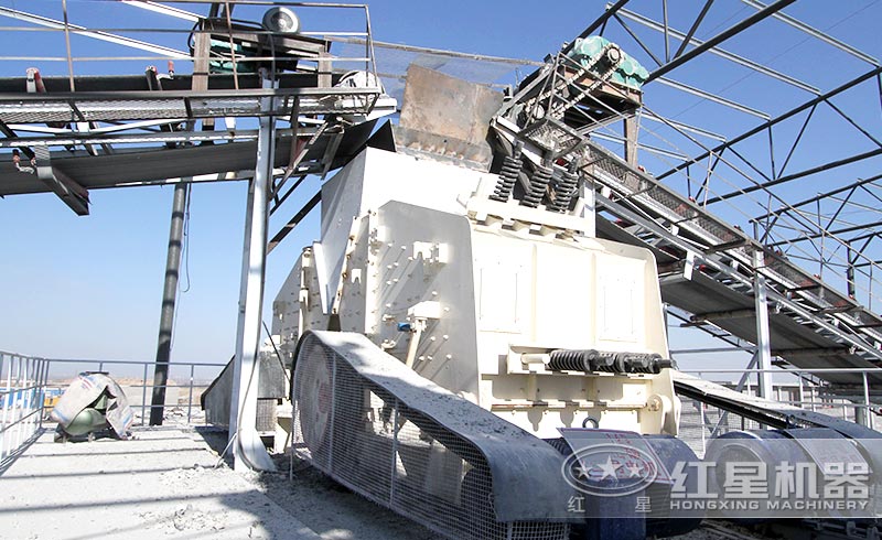 反击式破碎机作业现场 反击式破碎机作业现场