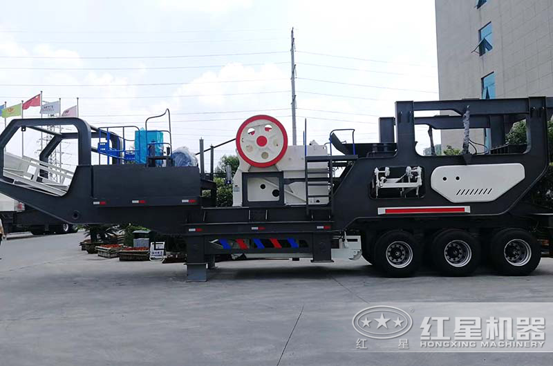 轮胎移动颚式破碎机厂区展示一角 轮胎移动颚式破碎机厂区展示一角