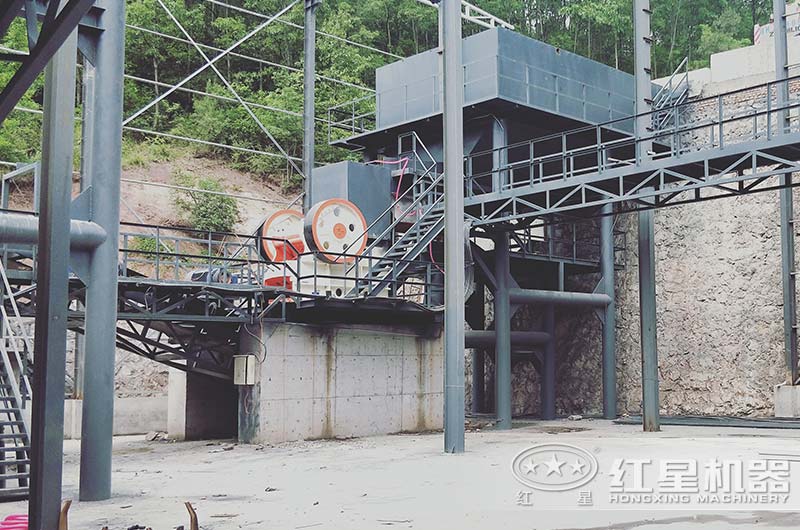 河南客户小型颚式破石机生产现场 河南客户小型颚式破石机生产现场