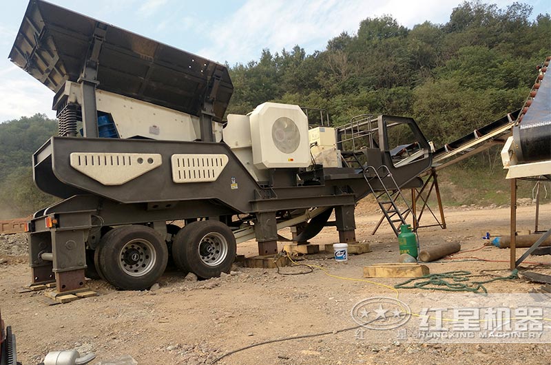 江苏客户移动破碎站安装现场