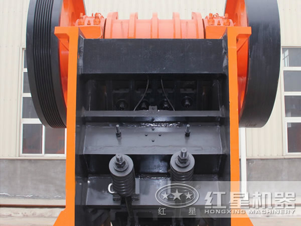 颚式破碎机背面图片