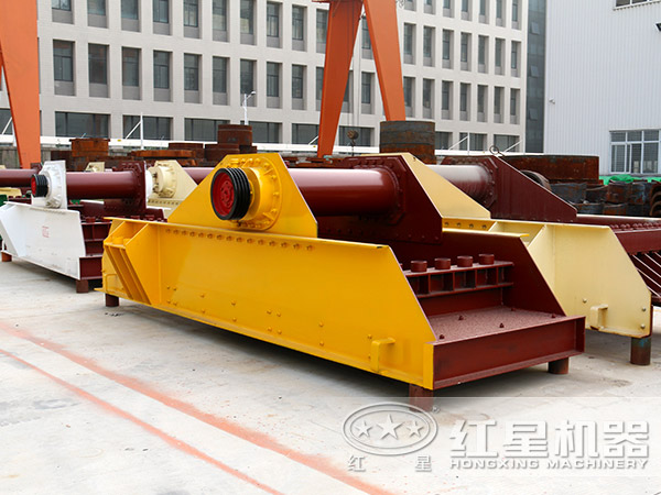 振动给料机侧面图 振动给料机侧面图